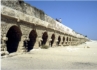 Diese doppelte Wasserleitung, deren Landseite von Herodes und die Seeseite von Kaiser Hadrian angelegt wurde,  fhrte einst vom Karmelgebirge ber 12 km Wasser in die Stadt.