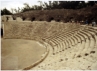 Das Theater wurde in rmischer Zeit gebaut und nach mehreren  Wiederinstandsetzungen bis zum Ende der byzantinischen Epoche genutzt. Ca. 6.000 Zuschauer hatten darin Platz. 