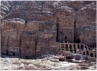 Petra: Knigsgrberwand. Mausoleen nabatischer Knige und das eines rmischen Statthalters in den Fels gemeielt.