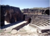 In Shahbá wurde einst Philippus  Arabs, römischer Kaiser von 244 bis 249, geboren. Der Ort wird überragt von einem pechschwarzen Vulkankegel. Wir besichtigten hier das antike Theater von Philippopolis.