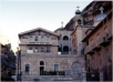 Das griechisch-orthodoxe Kloster Mar Thekla wurde um die Grotte und das Grab der Heiligen Thekla gebaut.