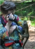 Tierpark: Eine Besucherin hat dieses ffchen zu Tode erschreckt - es suchte Schutz auf meinem Arm.