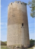 Der Wehrturm "Dicker Heinrich" ist ein Romanischer Bergfried aus dem 12. Jh.; 237,5 m hoch mit 4,35 m dicken Mauern.