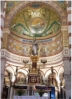Im Innern reich vergoldet und mit ornamentalen Mosaiken verziert, erinnern Bootsfragmente an den Sulen und herabhngende Bootsmobile daran, dass die Basilika einst Bitt- und Dankeskirche der Seeleute war.