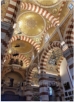 Im Innern reich vergoldet und mit ornamentalen Mosaiken verziert, erinnern Bootsfragmente an den Sulen und herabhngende Bootsmobile daran, dass die Basilika einst Bitt- und Dankeskirche der Seeleute war.