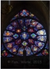 Die Fensterrose ber dem Mittelportal in der Kathedrale Notre-Dame ist Zentrum dieser Fassade.