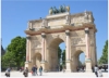 Napoleon I. lie den Arc de Triomphe du Carrousel 1807-1809 in Gedenken an seine Grande Arme beim Louvre erbauen.